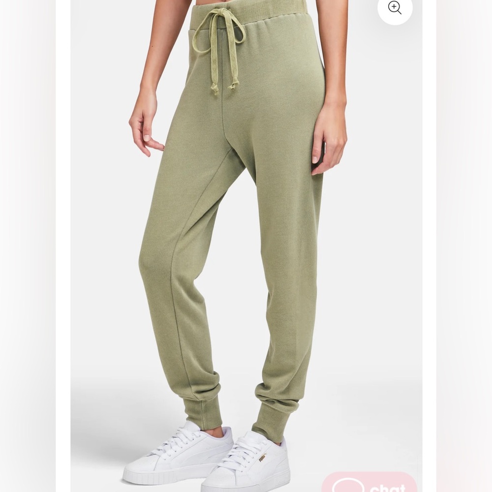 Wildfox.  NEW. Joggers.  Slenderizing AF, L